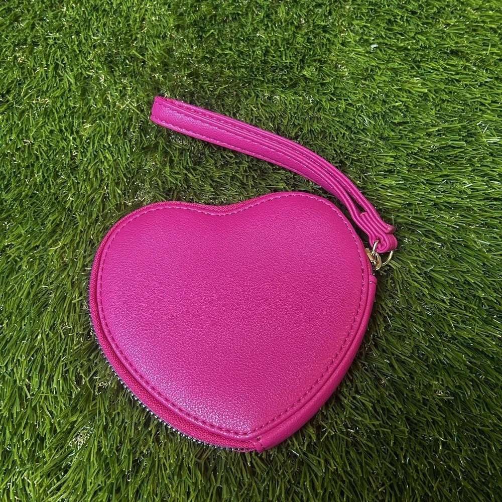 Juicy Couture Hot Pink Heart Shaped Wristlet‎ Pouch Gold Logo Zip Coin Purse